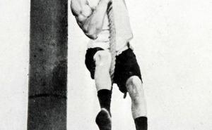 Vanityfair.com / Penjanje uz konopac bila je originalna disciplina na prvoj modernoj Olimpijadi 1896.  godine, a ukinuta je 1932.