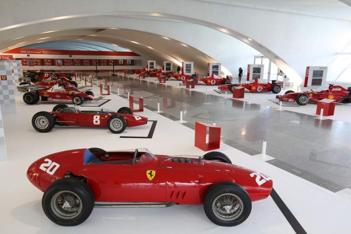 Foto Ferrari/Lijepa gesta automobilskog diva / Ilustracija