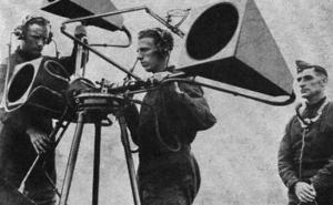Foto: Vintage News / Osobe koje su osluškivale radare i pratile neprijateljske letjelice