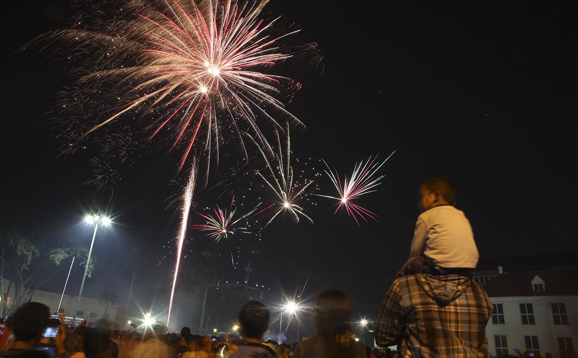Više od milion ljudi gledalo je spektakularan vatromet iznad Sidnejskog mosta, čime je označen početak 2025. godine u Australiji