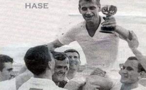 / S trofejom za najboljeg strijelca Prve lige 1964. (historija.ba)
