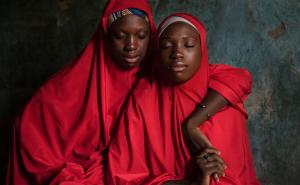 Stephanie Sinclair/Too Young to Wed / Hassana i Hussaina, 14-godišnje blizanke otete su kad im je bilo 11 godina. U zatočeništvu su bile dvije godine. Pobjegle su nakon što su čule da ih planiraju udati za borce Boko Harama. 