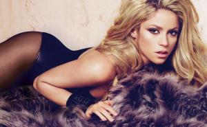 Official web site / Shakira