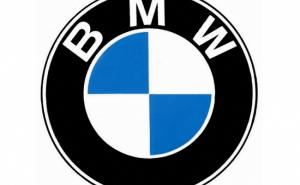 BMW / Često se vjeruje da centralni dio BMW logotipa simbolizira propelere aviona jer se ta kompanija prije bavila proizvodnjom motora za avione. Ipak, to je zapravo dio bavarske zastave, dijela Njemačke u kojem je firma nastala.