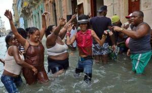 FOTO: Facebook / Kubanci plešu po poplavljenim ulicama