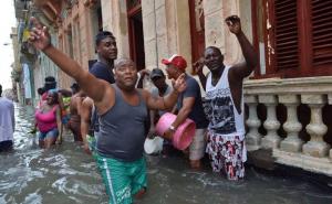 FOTO: Facebook / Kubanci plešu po poplavljenim ulicama