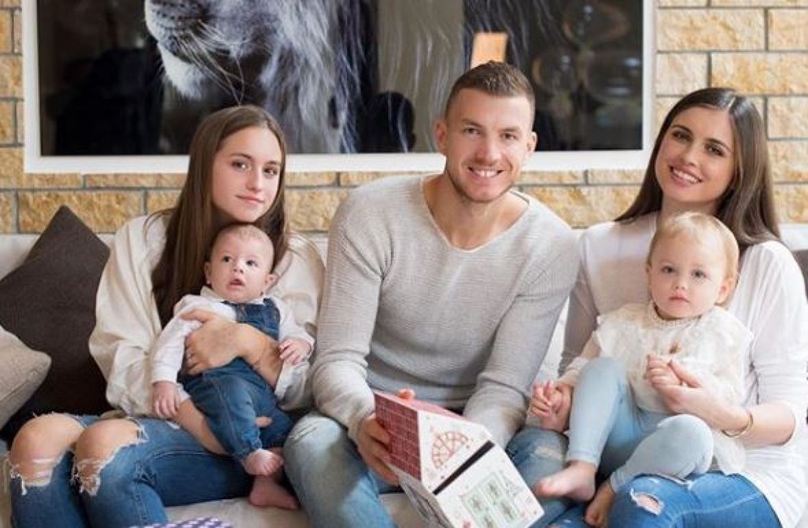 Edin Dzeko Zena : Edin Dzeko Zena Hr / Džeko was named ...