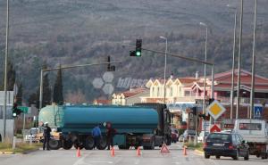 Foto: Bljesak.info / Cisterna blokirala saobraćaj