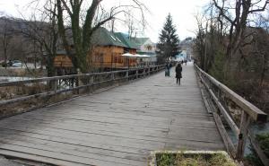 Foto: Općina Bosanska Krupa / Trošni drveni most