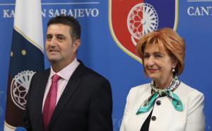 Foto: Dženan Kriještorac / Radiosarajevo.ba / Novi premijer Vlade KS-a s ministrima se obratio javnosti