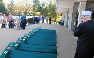 FOTO: AA / Ispraćaj tabuta osam ubijenih Vlaseničana