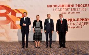 Foto: Hina / Neobična haljina hrvatske predsjednice postala predmet ismijavanja