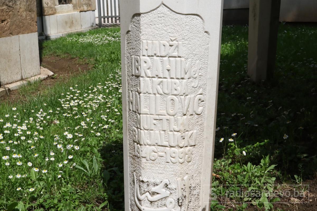 Mezar Ibrahima ef. Halilovića u haremu Gazi Husrev-begove džamije u Sarajevu...
