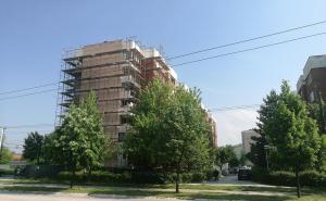 FOTO: Radiosarajevo.ba / Počela sanacija fasade zgrade na Dobrinji