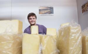 Foto: Darko Udovičić, Svijet Zanata / Proizvodnja sira u Bosanskom Petrovcu