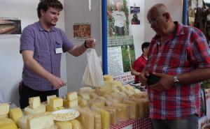 Foto: Darko Udovičić, Svijet Zanata / Proizvodnja sira u Bosanskom Petrovcu