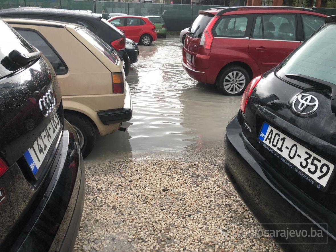 FOTO: Radiosarajevo.ba/Poplavljen parking u Sarajevu