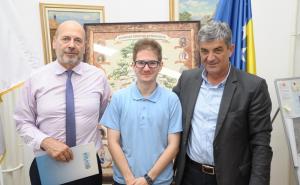 Foto: Općina Centar / Općina Centar podržala odlazak mladog fizičara Irfana Durmića na svjetsko takmičenje