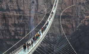 Foto: Profimeda / Stakleni most u Kini