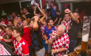 grude online / Veliki broj navijača slavi prolazak Hrvatske