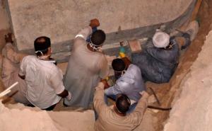 Foto: Egipatsko ministarstvo antikviteta / Otvaranje sarkofaga