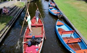 FOTO: AA /  Selo Giethoorn pristupačno samo čamcima