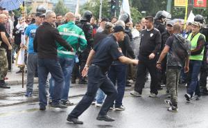 FOTO: Radiosarajevo.ba / Bivši borci pred zgradom Parlamenta