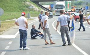 Foto: Tuzlanski.ba / Protest boraca na petlji Šićki brod