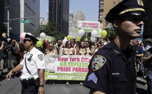 FOTO: EPA / New York: Paradom u toplesu ženu skrenule pažnju na diskriminaciju