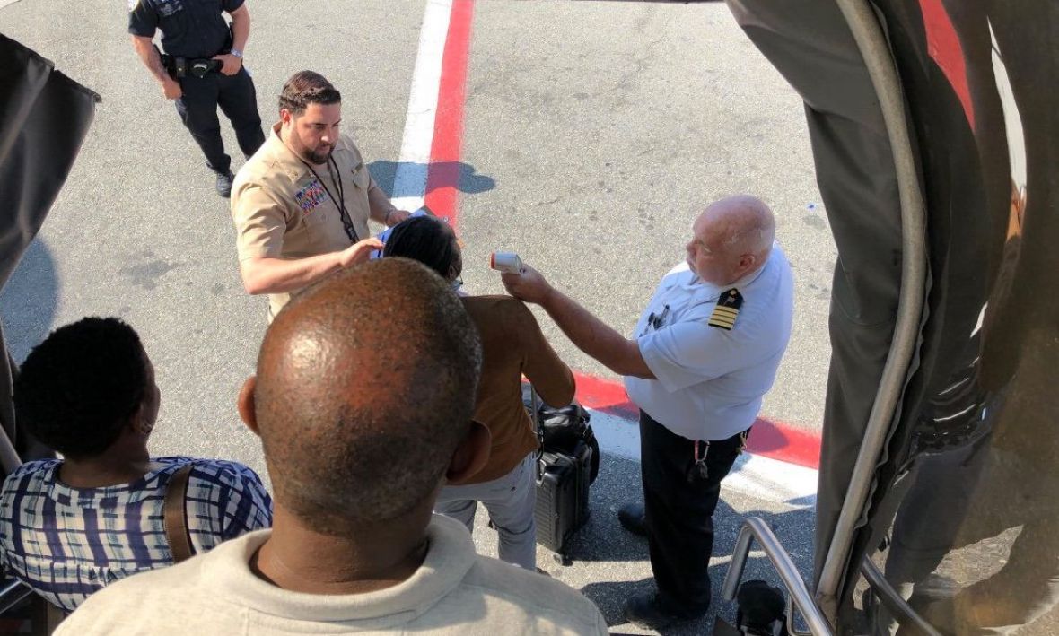 Foto: Twitter/Sporni avion iz Dubaija na aerodromu u New Yorku 