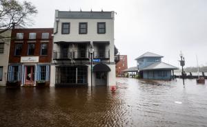 Foto: EPA-EFE / Uragan Florence pustoši Ameriku