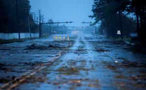 Foto: EPA-EFE / Uragan Florence pogodio SAD