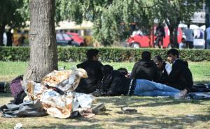 Foto: Dženan Kriještorac / Radiosarajevo.ba / Migranti u parku kod Željezničke stanice u Sarajevu