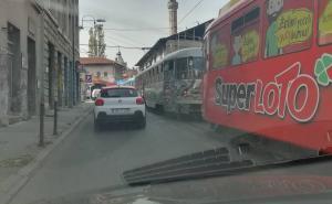 Foto: Radiosarajevo.ba / Sudar tramvaja i automobila