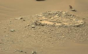 Foto: UFODaily / Nepoznat objekt na Marsu