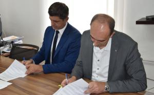 Foto: Press KS / Potpisan Sporazum o realizaciji Projekta „Škola u prirodi“ 
