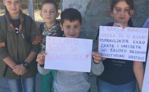 Foto: Radiosarajevo.ba / S protesta građana Nahoreva i učenika OŠ "Nafija Sarajlić"
