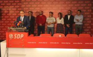 Foto: Radiosarajevo.ba / Nermin Nikšić na press konferenciji SDP-a