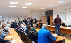 Foto: Radiosarajevo.ba / S današnjeg sastanka u Mjesnoj zajednici Nahorevo