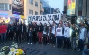 Foto: Nataša Telebak/RAS Srbija / Građani i večeras stali uz Davora, prošetali do Gradske uprave 