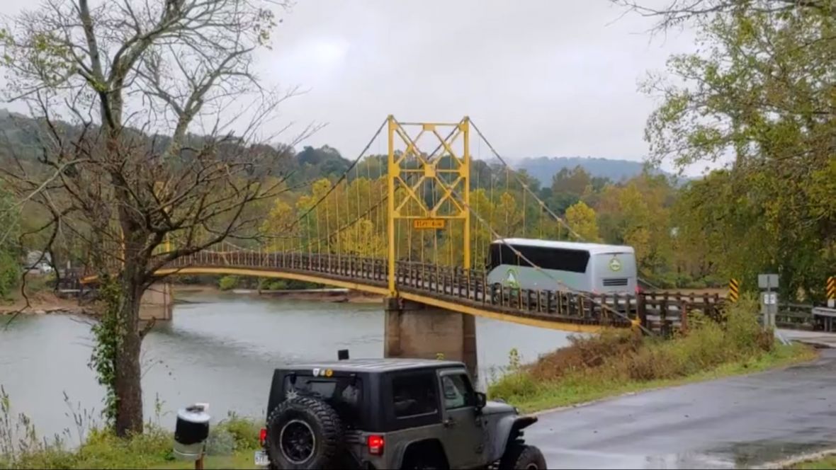PrtScr/Trenutak kada je autobus krenuo mostom Beaver