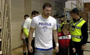 PrtScr / Rukometni Zmajevi u majicama s natpisom "Policija"