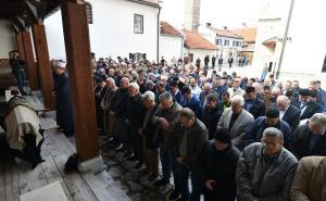 Foto: Nedim Grabovica / Radiosarajevo.ba / U haremu Gazi Husrev-begove džamije u Sarajevu obavljena dženaza Fahriji Karkinu