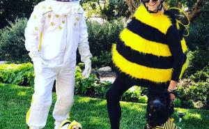Foto: Bored Panda /  Jesse Tyler Ferguson i njen suprug  kao pčelar i pčela 