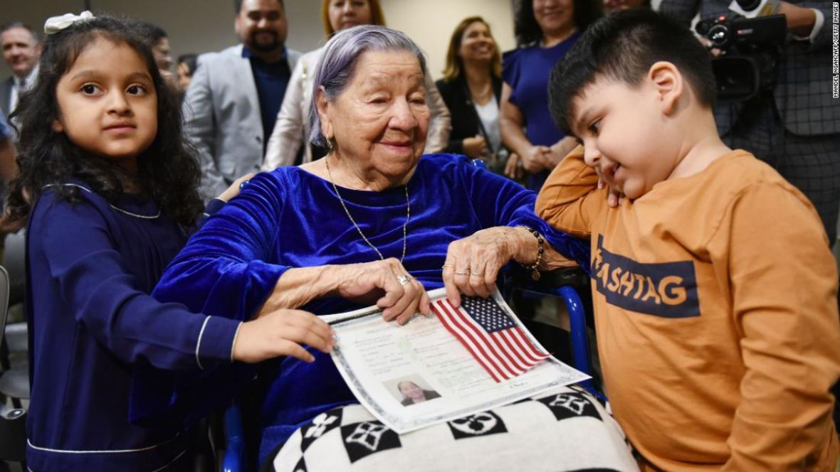 Foto: CNN/ Maria Valles de Bonilla je postala državljanka SAD-a 