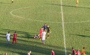 Foto: Facebook / Nemile scene na stadionu u Bihaću: Trenutak kada je napadnut sudija