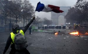 Foto: EPA-EFE / Pariz: Protesti žutih prsluka na ulicama