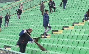 Foto: Dženan Kriještorac / Radiosarajevo.ba / Akcija čišćenja stadiona Koševo
