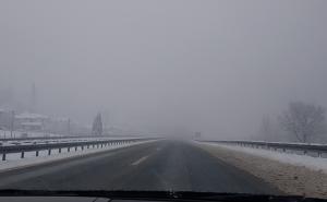 Foto: Radiosarajevo.ba / Patrola Radiosarajevo.ba na A1: Zbog snijega na kolovozu vozi se samo jednom trakom