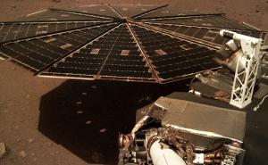 Foto: NASA  / 19. decembra uspješno je postavio seizmograf na površini Marsa
